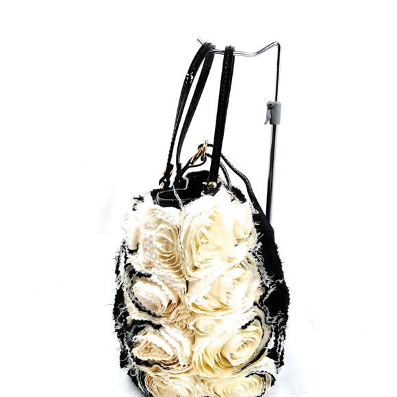 100% Auth. VALENTINO GARAVANI Flower bag. Like new! - Picture 4 of 11